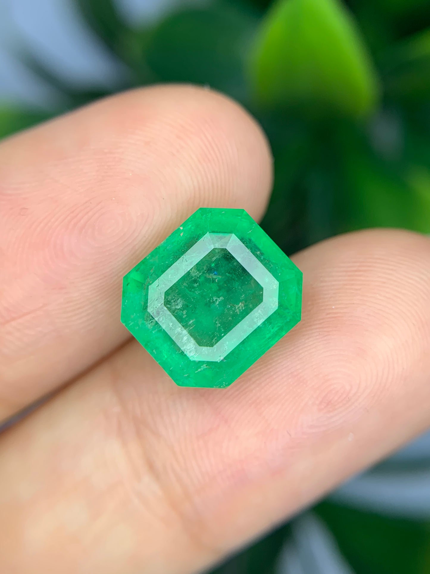 4.74 cts Vivid Green Colombian Emerald.