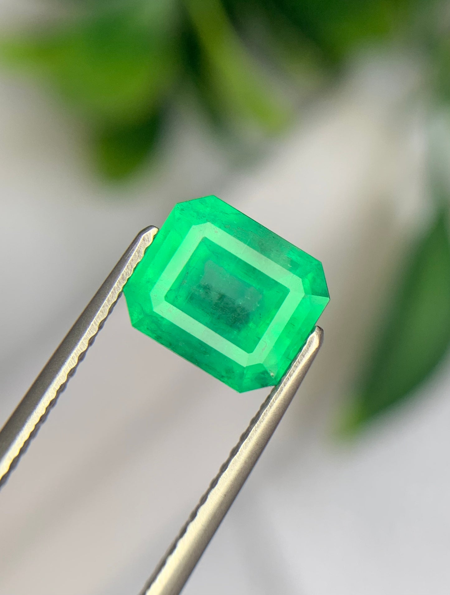 AIGS - 2.38 cts Vivid Green Colombian Emerald.