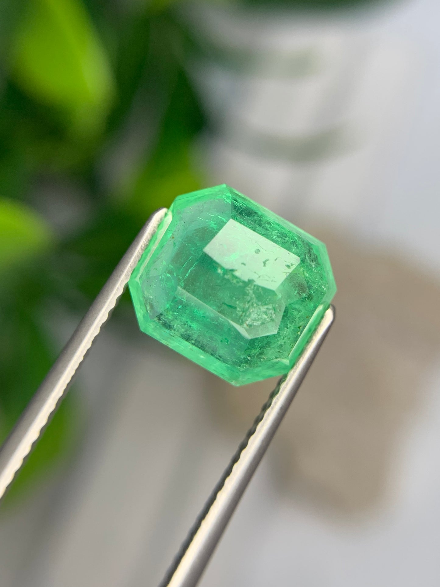 4.74 cts Vivid Green Colombian Emerald.