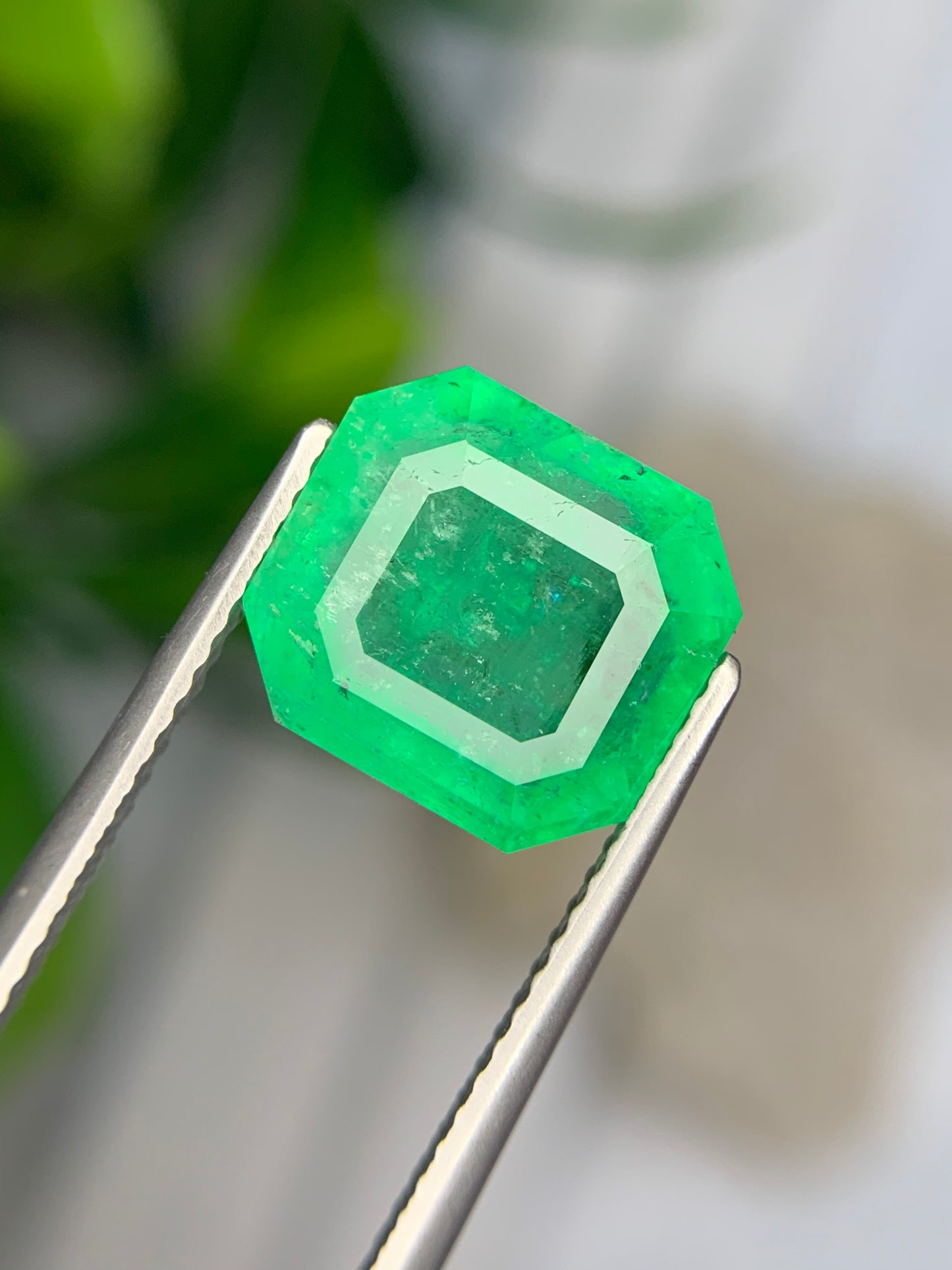 4.74 cts Vivid Green Colombian Emerald.