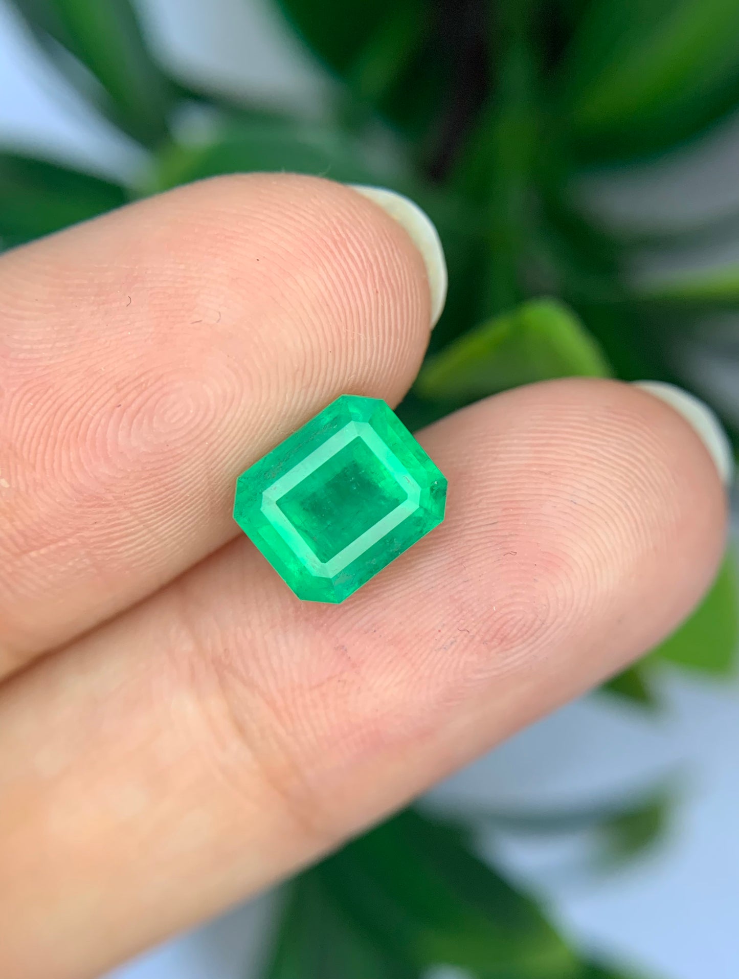 AIGS - 2.38 cts Vivid Green Colombian Emerald.