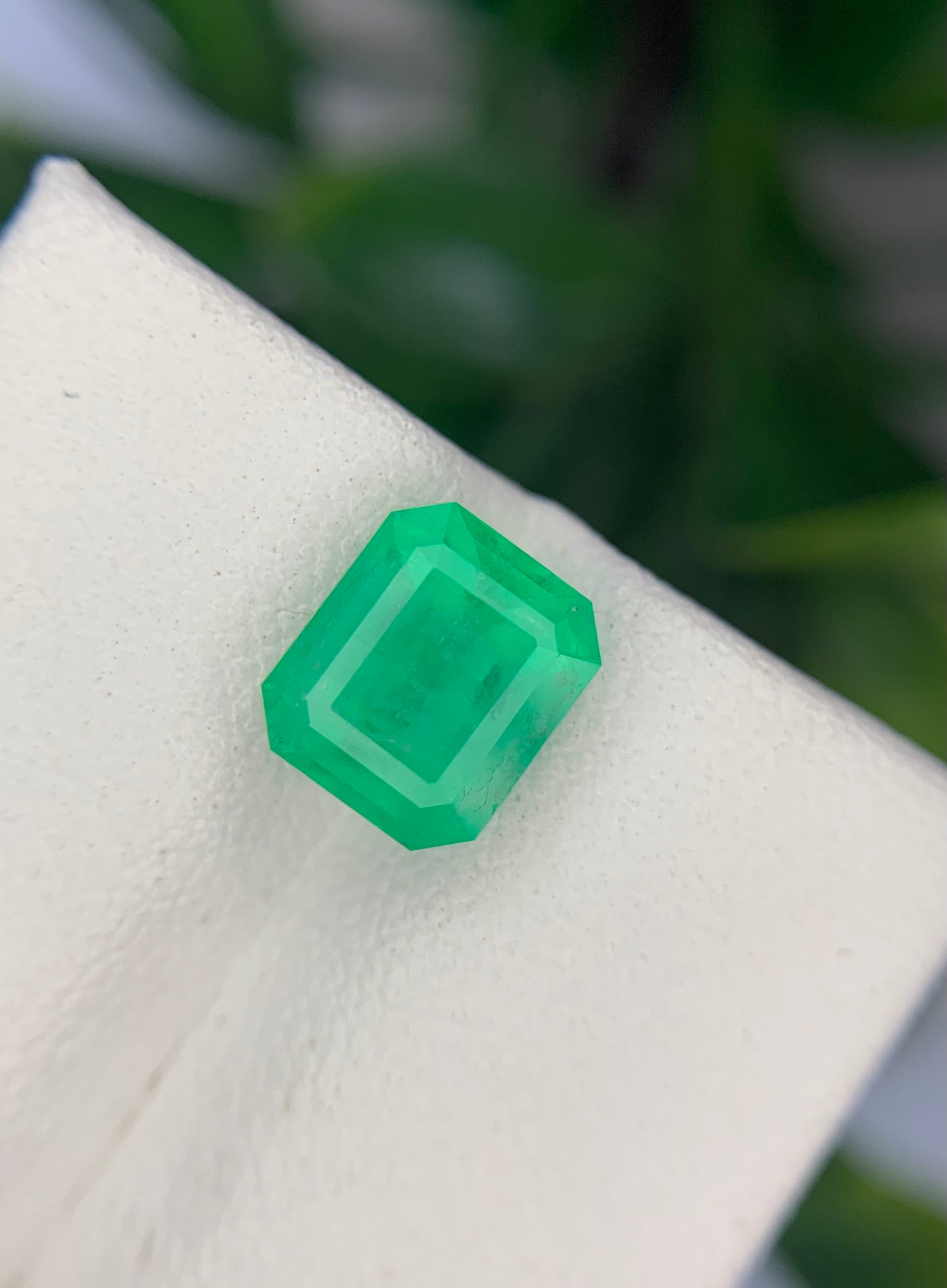 AIGS - 2.38 cts Vivid Green Colombian Emerald.